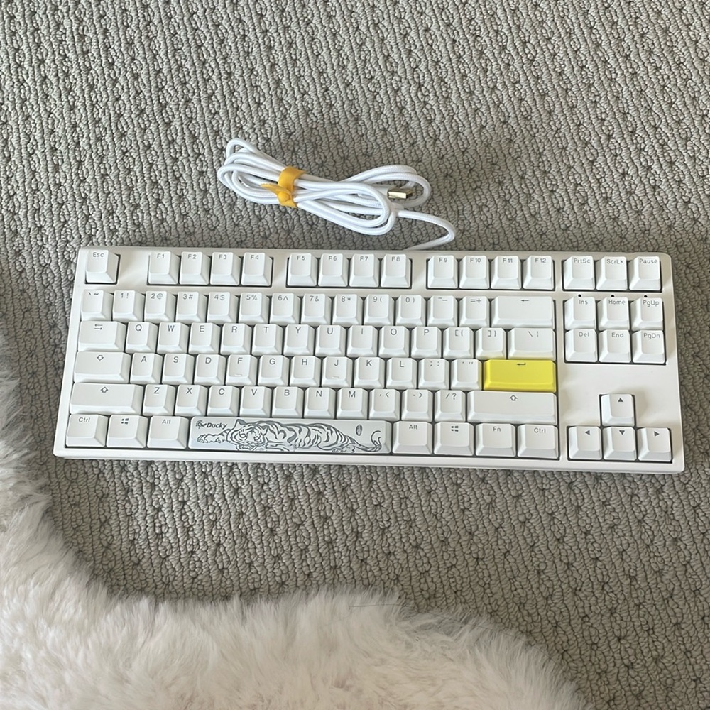 Ducky One 2 RGB tkl, 80%, Mechanical Keyboard, brown switches